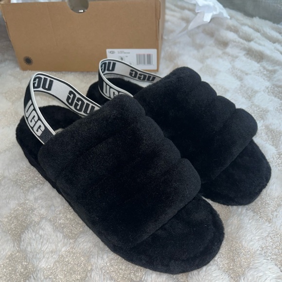Women’s UGG® Fluff Yeah Genuine Shearling
Slingback Sandal in Black • Size 9 - Picture 2 of 12